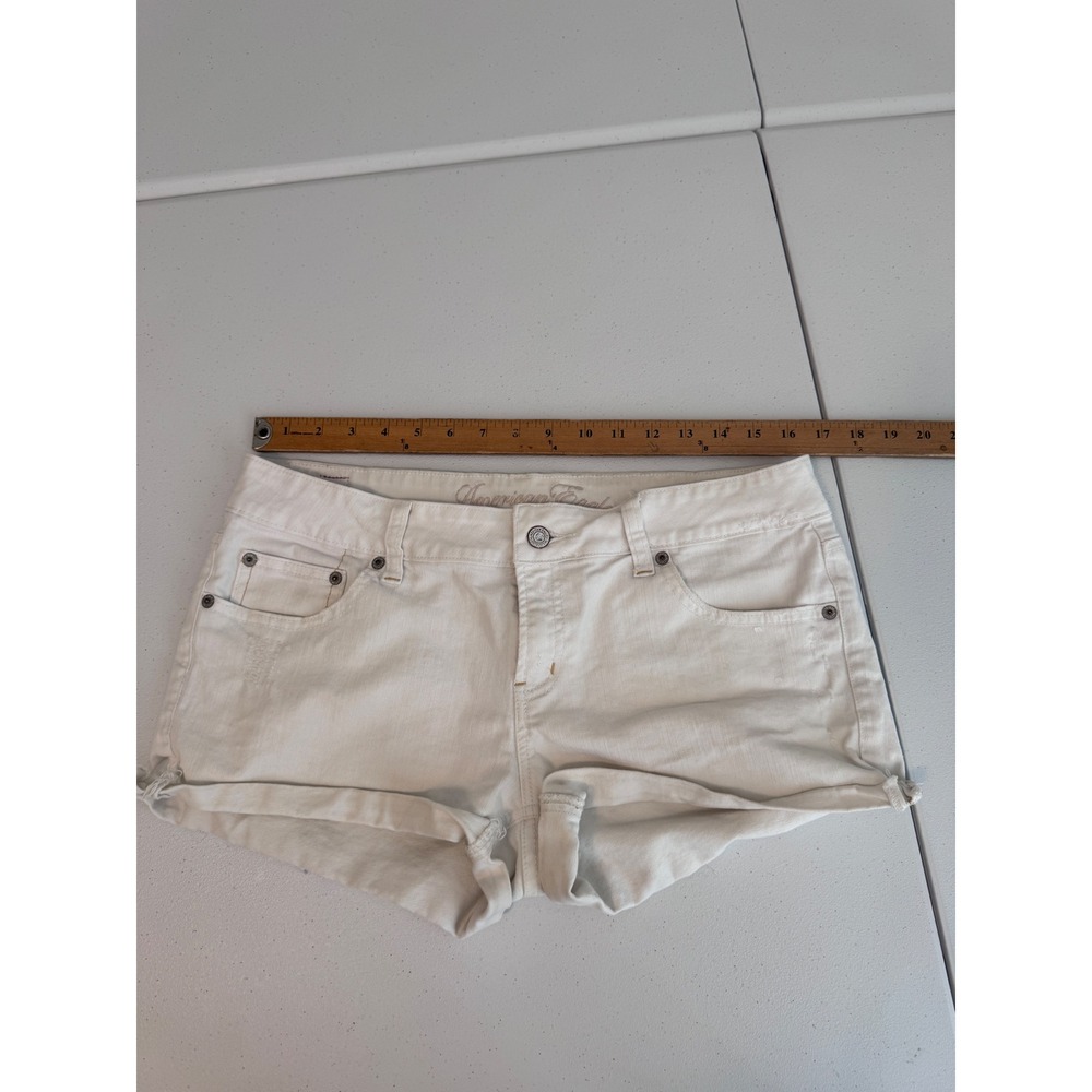 American Eagle White Denim Midi Shorts Low Rise Rolled Hem Size 12 Boho Y2K oo - Picture 4 of 7